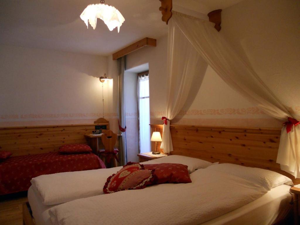 Hotel Garni Salvanel Кавалезе Стая снимка