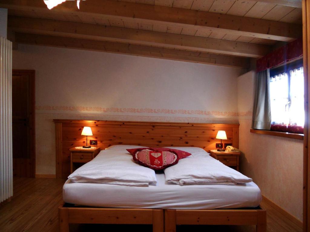Hotel Garni Salvanel Кавалезе Стая снимка